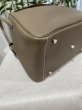 画像9: 【新品同様品】HERMES エルメス リンディ 30 トリヨンクレマンス エトゥープ シルバー金具 R刻印□ グレー 中古 ハンドバッグ ショルダーバッグ 2WAYバッグ レディース 女性用 ブランド 本革 レザー カーフ 希少 レア プレゼント ギフト バック (9)