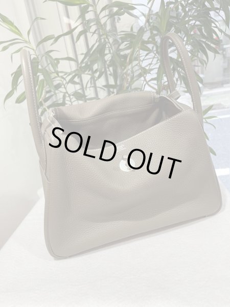 画像6: 【新品同様品】HERMES エルメス リンディ 30 トリヨンクレマンス エトゥープ シルバー金具 R刻印□ グレー 中古 ハンドバッグ ショルダーバッグ 2WAYバッグ レディース 女性用 ブランド 本革 レザー カーフ 希少 レア プレゼント ギフト バック (6)