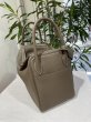 画像5: 【新品同様品】HERMES エルメス リンディ 30 トリヨンクレマンス エトゥープ シルバー金具 R刻印□ グレー 中古 ハンドバッグ ショルダーバッグ 2WAYバッグ レディース 女性用 ブランド 本革 レザー カーフ 希少 レア プレゼント ギフト バック (5)