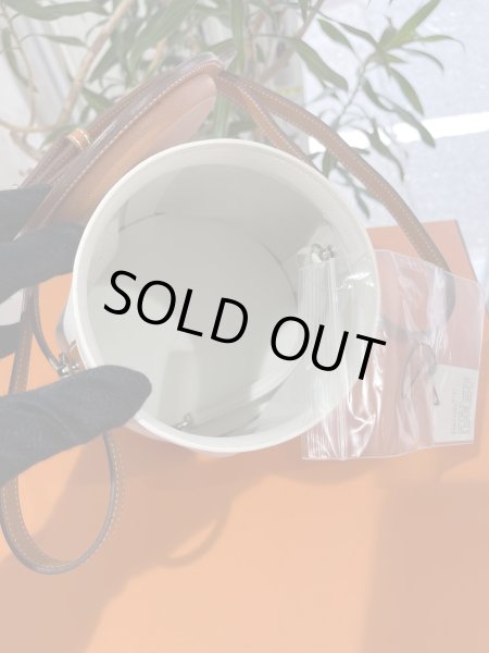 画像7: 【新品同様品】HERMES エルメス ファーミング PM ビコローレ ヴォーエプソン ホワイト×コニャック シルバー金具 I刻印□ バイカラー 中古 ショルダーバッグ ハンドバッグ レディース 女性用 ブランド 本革 レザー ブラウン 白 筒型 レア プレゼント ギフト バック (7)