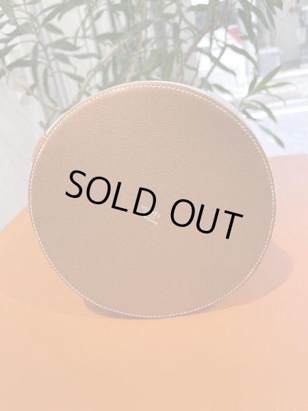 画像3: 【新品同様品】HERMES エルメス ファーミング PM ビコローレ ヴォーエプソン ホワイト×コニャック シルバー金具 I刻印□ バイカラー 中古 ショルダーバッグ ハンドバッグ レディース 女性用 ブランド 本革 レザー ブラウン 白 筒型 レア プレゼント ギフト バック (3)