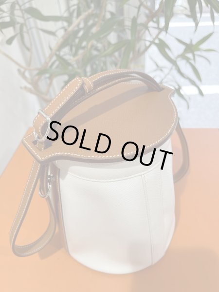 画像5: 【新品同様品】HERMES エルメス ファーミング PM ビコローレ ヴォーエプソン ホワイト×コニャック シルバー金具 I刻印□ バイカラー 中古 ショルダーバッグ ハンドバッグ レディース 女性用 ブランド 本革 レザー ブラウン 白 筒型 レア プレゼント ギフト バック (5)