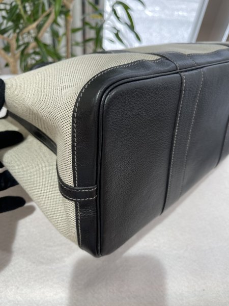 画像7: 【美品】HERMES エルメス ガーデンパーティ 36 PM ボルデュック トワルアッシュ×ブッフル グレー シルバー金具 リボン柄 2006年限定 中古 ハンドバッグ トートバッグ レディース 女性用 本革 レザー ブラック ブランド 黒 希少 レア プレゼント ギフト バック (7)