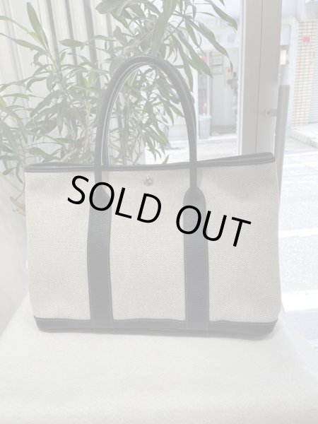 画像2: 【美品】HERMES エルメス ガーデンパーティ 36 PM ボルデュック トワルアッシュ×ブッフル グレー シルバー金具 リボン柄 2006年限定 中古 ハンドバッグ トートバッグ レディース 女性用 本革 レザー ブラック ブランド 黒 希少 レア プレゼント ギフト バック (2)