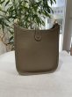 画像3: 【新品同様品】HERMES エルメス エヴリン アマゾン TPM トリヨンクレマンス エトゥープ×ブルーインディゴ ゴールド金具 W刻印 ショルダーバッグ メッセンジャーバッグ レディース 女性用 ブランド 本革 レザー グレー 希少 レア プレゼント ギフト バック (3)