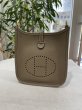 画像2: 【新品同様品】HERMES エルメス エヴリン アマゾン TPM トリヨンクレマンス エトゥープ×ブルーインディゴ ゴールド金具 W刻印 ショルダーバッグ メッセンジャーバッグ レディース 女性用 ブランド 本革 レザー グレー 希少 レア プレゼント ギフト バック (2)