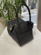 画像4: 【新品同様品】HERMES エルメス リンディ 26 トリヨンクレマンス ブラック ゴールド金具 U刻印 ハンドバッグ ショルダーバッグ 2WAYバッグ レディース 女性用 ブランド 本革 レザー カーフ 黒 希少 レア プレゼント ギフト バック (4)