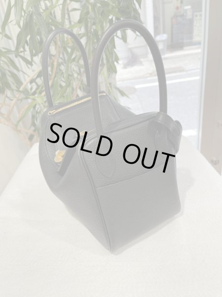 画像4: 【新品同様品】HERMES エルメス リンディ 26 トリヨンクレマンス ブラック ゴールド金具 U刻印 未使用品 ハンドバッグ ショルダーバッグ 2WAYバッグ レディース 女性用 ブランド 本革 レザー カーフ 黒 希少 レア プレゼント ギフト バック (4)