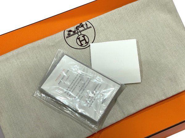 画像8: 【新品同様品】HERMES エルメス リンディ 26 トリヨンクレマンス ブラック ゴールド金具 U刻印 未使用品 ハンドバッグ ショルダーバッグ 2WAYバッグ レディース 女性用 ブランド 本革 レザー カーフ 黒 希少 レア プレゼント ギフト バック (8)