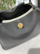 画像6: 【新品同様品】HERMES エルメス リンディ 26 トリヨンクレマンス ブラック ゴールド金具 U刻印 ハンドバッグ ショルダーバッグ 2WAYバッグ レディース 女性用 ブランド 本革 レザー カーフ 黒 希少 レア プレゼント ギフト バック (6)