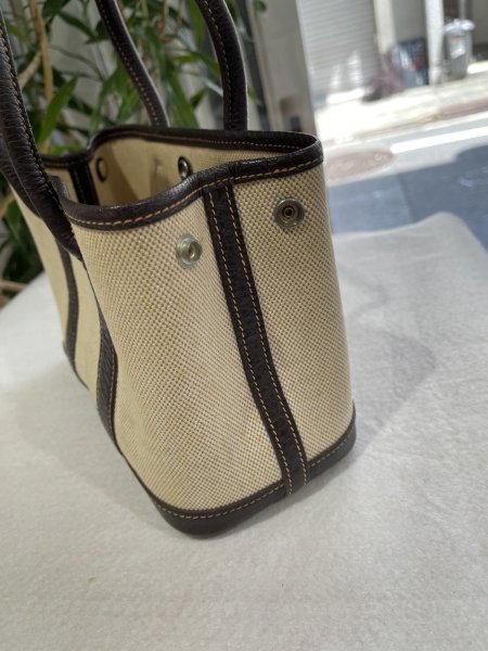 画像4: 【美品】HERMES エルメス ガーデンパーティ 23 TTPM トワルアッシュ×ブッフル マロン シルバー金具 I刻印□ ブラウン 中古 ハンドバッグ クラッチバッグ セカンドバッグ ポーチ レディース 女性用 本革 レザー ブランド 茶色 希少 レア プレゼント ギフト バック (4)