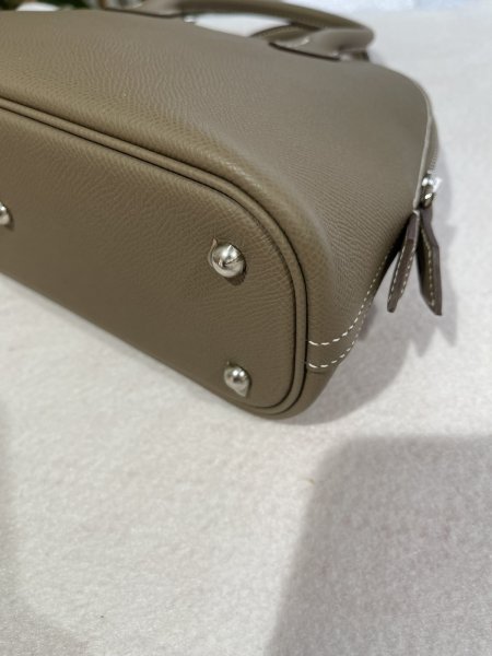 画像9: 【新品】【未使用品】HERMES エルメス ボリード 1923 25 ヴォーエプソン エトゥープ シルバー金具 U刻印 ハンドバッグ ショルダーバッグ 2WAYバッグ レディース 女性用 本革 レザー カーフ グレー ブランド 希少 レア プレゼント ギフト バック (9)