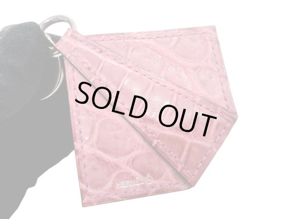 画像3: 【新品同様品】HERMES エルメス プティアッシュ キーホルダー クロコダイルマット ピンク シルバー金具 キーリング バッグチャーム アクセサリー ブランド エキゾチックレザー 本革 レディース 女性用 プレゼント ギフト (3)