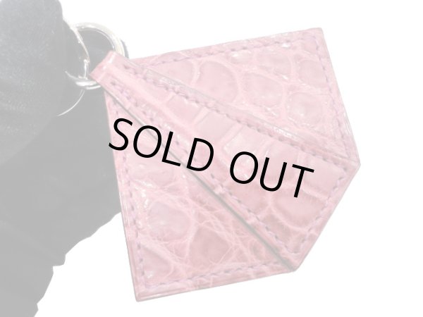 画像4: 【新品同様品】HERMES エルメス プティアッシュ キーホルダー クロコダイルマット ピンク シルバー金具 キーリング バッグチャーム アクセサリー ブランド エキゾチックレザー 本革 レディース 女性用 プレゼント ギフト (4)