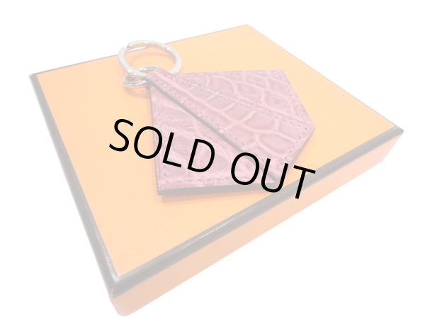 画像2: 【新品同様品】HERMES エルメス プティアッシュ キーホルダー クロコダイルマット ピンク シルバー金具 キーリング バッグチャーム アクセサリー ブランド エキゾチックレザー 本革 レディース 女性用 プレゼント ギフト (2)