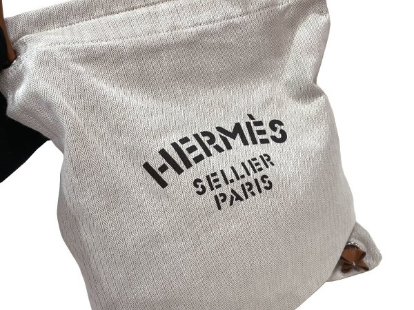 画像4: 【極美品】HERMES エルメス サック アリーヌ MM リュックサック トワルシェブロン×バレニア ベージュ×ブラウン シルバー金具 Y刻印 中古 2WAYバッグ バックパック ショルダーバッグ レディース 女性用 ブランド 希少 レア プレゼント ギフト バック (4)