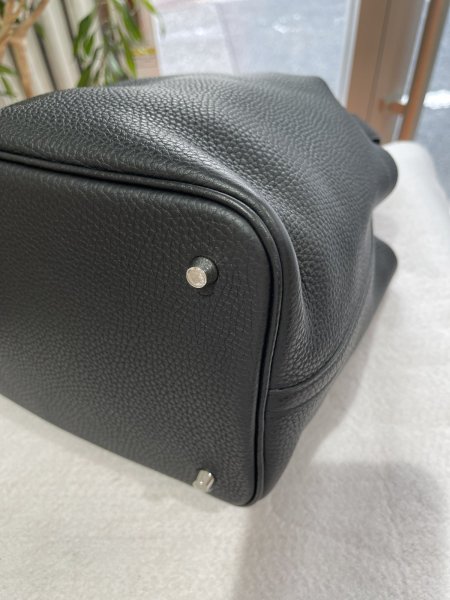 画像8: 【新品同様品】HERMES エルメス ピコタンロック 22 MM トリヨンクレマンス ブラック シルバー金具 D刻印 中古 ハンドバッグ レディース 女性用 ブランド 本革 レザー カーフ 黒 希少 レア プレゼント ギフト バック (8)
