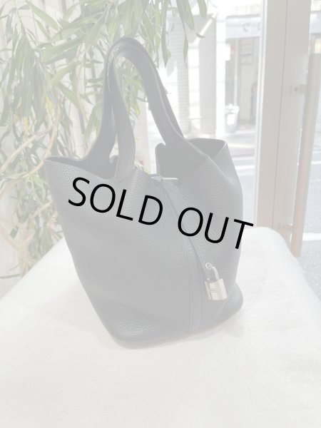 画像1: 【新品同様品】HERMES エルメス ピコタンロック 22 MM トリヨンクレマンス ブラック シルバー金具 D刻印 中古 ハンドバッグ レディース 女性用 ブランド 本革 レザー カーフ 黒 希少 レア プレゼント ギフト バック (1)