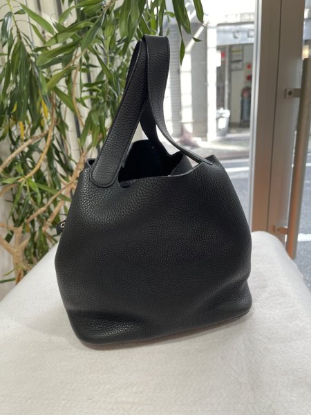 画像3: 【新品同様品】HERMES エルメス ピコタンロック 22 MM トリヨンクレマンス ブラック シルバー金具 D刻印 中古 ハンドバッグ レディース 女性用 ブランド 本革 レザー カーフ 黒 希少 レア プレゼント ギフト バック (3)