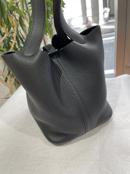 画像5: 【新品同様品】HERMES エルメス ピコタンロック 22 MM トリヨンクレマンス ブラック シルバー金具 D刻印 中古 ハンドバッグ レディース 女性用 ブランド 本革 レザー カーフ 黒 希少 レア プレゼント ギフト バック (5)