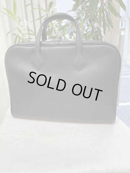 画像2: 【新品】【未使用品】HERMES エルメス ヴィクトリア 2 12H 40 トリヨンノビーヨ ブラック シルバー金具 T刻印 ビジネスバッグ ブリーフケース ハンドバッグ 書類バッグ トートバッグ メンズ レディース ブランド 本革 レザー カーフ 黒 レア プレゼント ギフト バック (2)