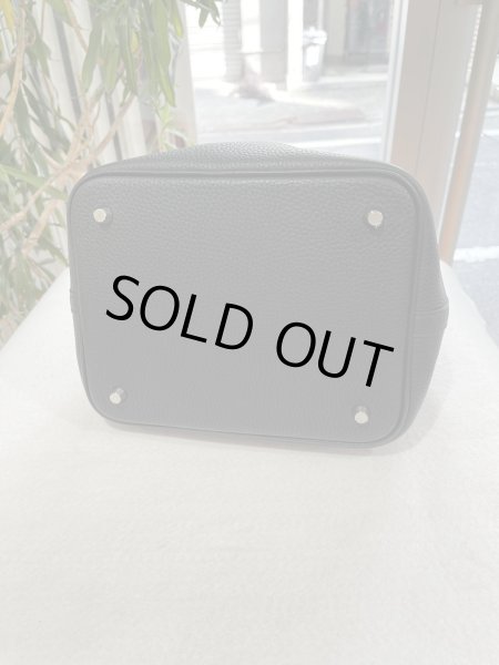 画像4: 【新品同様品】HERMES エルメス ピコタンロック 22 MM トリヨンクレマンス ブラック シルバー金具 D刻印 中古 ハンドバッグ レディース 女性用 ブランド 本革 レザー カーフ 黒 希少 レア プレゼント ギフト バック (4)