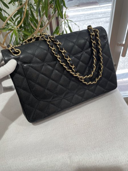 画像2: 【新品同様品】CHANEL シャネル A58600 マトラッセ 30 チェーンショルダー キャビアスキン ブラック ゴールド金具 Wフラップ 20番台 中古 ハンドバッグ デカマトラッセ ダブルフラップ レディース 女性用 黒 ブランド レザー 希少 レア プレゼント ギフト バック (2)