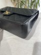 画像9: 【新品同様品】CHANEL シャネル A58600 マトラッセ 30 チェーンショルダー キャビアスキン ブラック ゴールド金具 Wフラップ 20番台 中古 ハンドバッグ デカマトラッセ ダブルフラップ レディース 女性用 黒 ブランド レザー 希少 レア プレゼント ギフト バック (9)