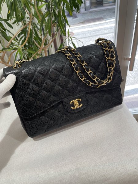 画像1: 【新品同様品】CHANEL シャネル A58600 マトラッセ 30 チェーンショルダー キャビアスキン ブラック ゴールド金具 Wフラップ 20番台 中古 ハンドバッグ デカマトラッセ ダブルフラップ レディース 女性用 黒 ブランド レザー 希少 レア プレゼント ギフト バック (1)