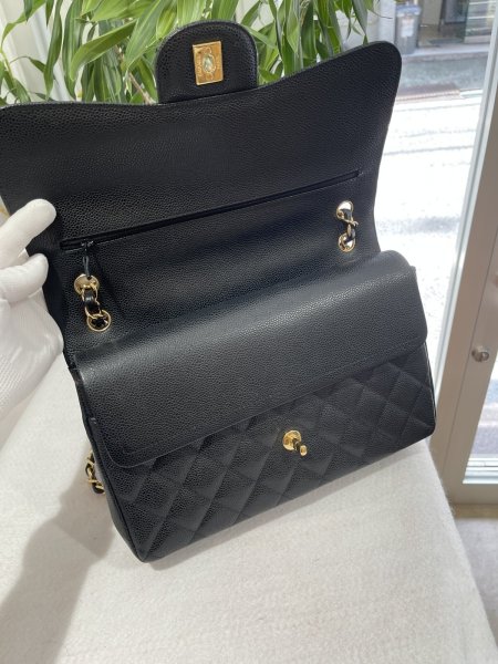 画像5: 【新品同様品】CHANEL シャネル A58600 マトラッセ 30 チェーンショルダー キャビアスキン ブラック ゴールド金具 Wフラップ 20番台 中古 ハンドバッグ デカマトラッセ ダブルフラップ レディース 女性用 黒 ブランド レザー 希少 レア プレゼント ギフト バック (5)