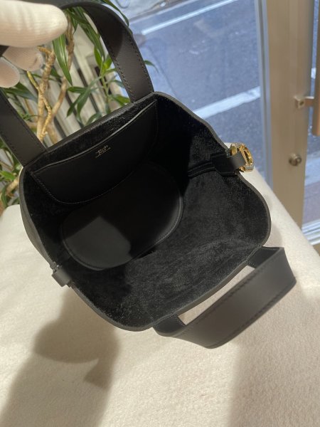 画像7: 【新品】【未使用品】HERMES エルメス インザループ 18 トリヨンクレマンス×スイフト ブラック ゴールド金具 K刻印 ハンドバッグ レディース 女性用 ブランド 本革 レザー カーフ 黒 希少 レア プレゼント ギフト バック (7)