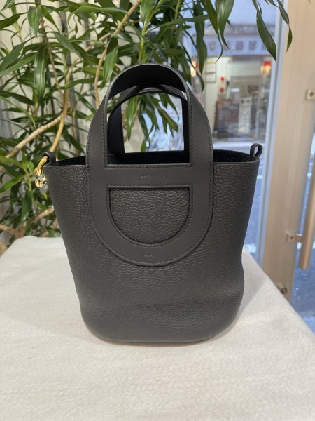 画像2: 【新品】【未使用品】HERMES エルメス インザループ 18 トリヨンクレマンス×スイフト ブラック ゴールド金具 K刻印 ハンドバッグ レディース 女性用 ブランド 本革 レザー カーフ 黒 希少 レア プレゼント ギフト バック (2)