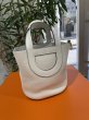 画像1: 【新品】【未使用品】HERMES エルメス インザループ 18 トリヨンクレマンス×スイフト ニューホワイト ゴールド金具 B刻印 ハンドバッグ レディース 女性用 ブランド 本革 レザー カーフ 白 希少 レア プレゼント ギフト バック (1)