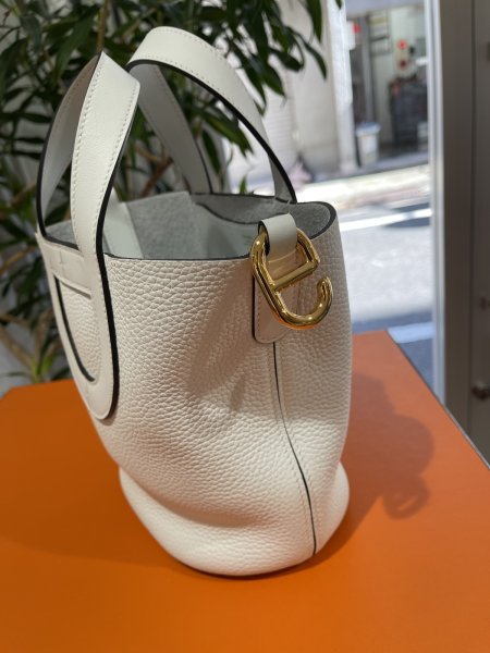画像4: 【新品】【未使用品】HERMES エルメス インザループ 18 トリヨンクレマンス×スイフト ニューホワイト ゴールド金具 B刻印 ハンドバッグ レディース 女性用 ブランド 本革 レザー カーフ 白 希少 レア プレゼント ギフト バック (4)