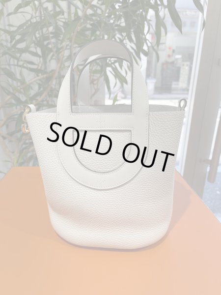 画像2: 【新品】【未使用品】HERMES エルメス インザループ 18 トリヨンクレマンス×スイフト ニューホワイト ゴールド金具 B刻印 ハンドバッグ レディース 女性用 ブランド 本革 レザー カーフ 白 希少 レア プレゼント ギフト バック (2)
