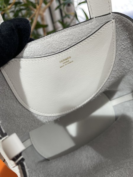 画像6: 【新品】【未使用品】HERMES エルメス インザループ 18 トリヨンクレマンス×スイフト ニューホワイト ゴールド金具 B刻印 ハンドバッグ レディース 女性用 ブランド 本革 レザー カーフ 白 希少 レア プレゼント ギフト バック (6)