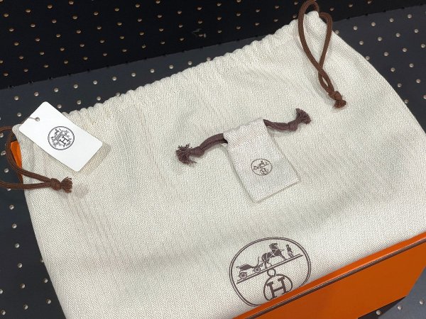 画像8: 【新品】【未使用品】HERMES エルメス インザループ 18 トリヨンクレマンス×スイフト ニューホワイト ゴールド金具 B刻印 ハンドバッグ レディース 女性用 ブランド 本革 レザー カーフ 白 希少 レア プレゼント ギフト バック (8)