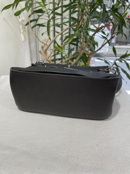 画像3: 【極美品】HERMES エルメス ジプシエール28 トリヨンクレマンス ブラック シルバー金具 O刻印□ 中古 ショルダーバッグ メッセンジャーバッグ 斜め掛け レディース 女性用 ブランド 本革 レザー カーフ 黒 希少 レア プレゼント ギフト バック (3)