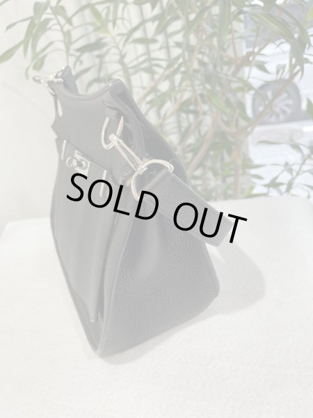 画像4: 【極美品】HERMES エルメス ジプシエール28 トリヨンクレマンス ブラック シルバー金具 O刻印□ 中古 ショルダーバッグ メッセンジャーバッグ 斜め掛け レディース 女性用 ブランド 本革 レザー カーフ 黒 希少 レア プレゼント ギフト バック (4)