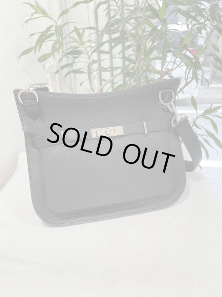 画像1: 【極美品】HERMES エルメス ジプシエール28 トリヨンクレマンス ブラック シルバー金具 O刻印□ 中古 ショルダーバッグ メッセンジャーバッグ 斜め掛け レディース 女性用 ブランド 本革 レザー カーフ 黒 希少 レア プレゼント ギフト バック (1)