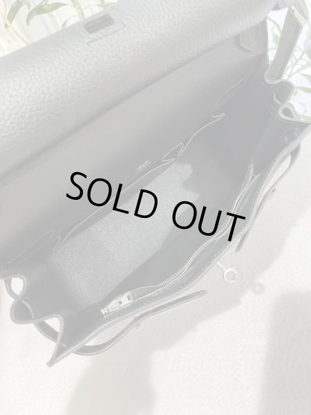 画像7: 【極美品】HERMES エルメス ジプシエール28 トリヨンクレマンス ブラック シルバー金具 O刻印□ 中古 ショルダーバッグ メッセンジャーバッグ 斜め掛け レディース 女性用 ブランド 本革 レザー カーフ 黒 希少 レア プレゼント ギフト バック (7)