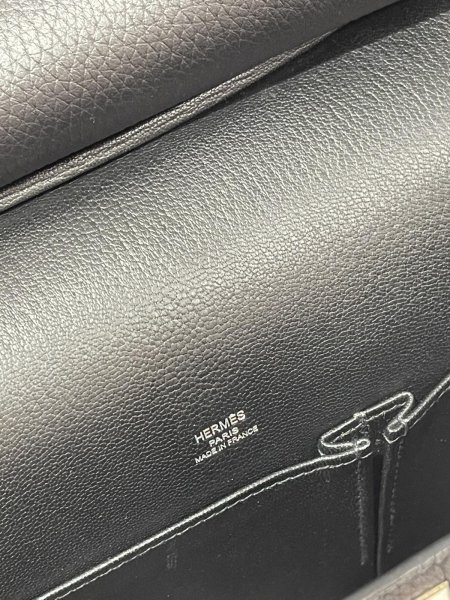 画像6: 【極美品】HERMES エルメス ジプシエール28 トリヨンクレマンス ブラック シルバー金具 O刻印□ 中古 ショルダーバッグ メッセンジャーバッグ 斜め掛け レディース 女性用 ブランド 本革 レザー カーフ 黒 希少 レア プレゼント ギフト バック (6)