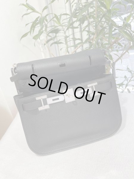 画像5: 【極美品】HERMES エルメス ジプシエール28 トリヨンクレマンス ブラック シルバー金具 O刻印□ 中古 ショルダーバッグ メッセンジャーバッグ 斜め掛け レディース 女性用 ブランド 本革 レザー カーフ 黒 希少 レア プレゼント ギフト バック (5)