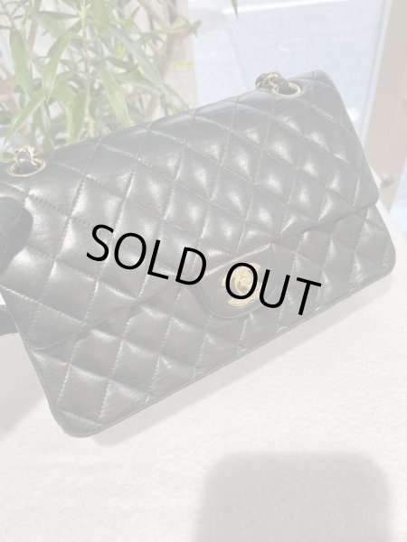 画像4: 【美品】CHANEL シャネルA01112 マトラッセ 25 チェーンショルダー ラムスキン ブラック ゴールド金具 Wフラップ 16番台 中古 ハンドバッグ ショルダーバッグ ダブルフラップ レディース 女性用 黒 ブランド レザー カーフ 希少 レア プレゼント ギフト バック (4)