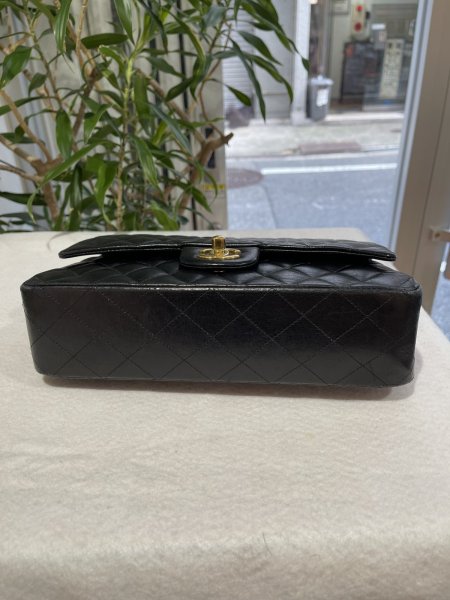 画像3: 【美品】CHANEL シャネルA01112 マトラッセ 25 チェーンショルダー ラムスキン ブラック ゴールド金具 Wフラップ 16番台 中古 ハンドバッグ ショルダーバッグ ダブルフラップ レディース 女性用 黒 ブランド レザー カーフ 希少 レア プレゼント ギフト バック (3)