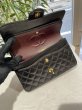 画像7: 【美品】CHANEL シャネルA01112 マトラッセ 25 チェーンショルダー ラムスキン ブラック ゴールド金具 Wフラップ 16番台 中古 ハンドバッグ ショルダーバッグ ダブルフラップ レディース 女性用 黒 ブランド レザー カーフ 希少 レア プレゼント ギフト バック (7)