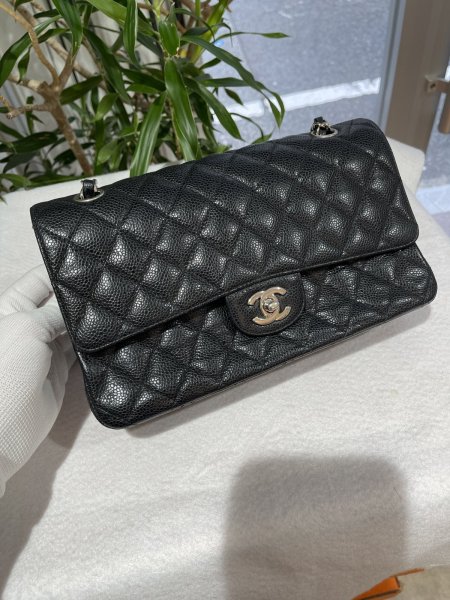 画像3: 【美品】CHANEL シャネルA01112 マトラッセ 25 チェーンショルダー キャビアスキン ブラック シルバー金具 Wフラップ 13番台 中古 ハンドバッグ ショルダーバッグ ダブルフラップ レディース 女性用 黒 ブランド レザー カーフ 希少 レア プレゼント ギフト バック (3)