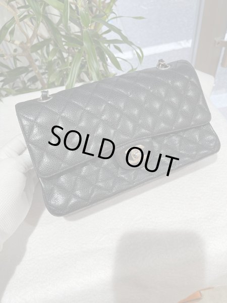 画像3: 【美品】CHANEL シャネルA01112 マトラッセ 25 チェーンショルダー キャビアスキン ブラック シルバー金具 Wフラップ 13番台 中古 ハンドバッグ ショルダーバッグ ダブルフラップ レディース 女性用 黒 ブランド レザー カーフ 希少 レア プレゼント ギフト バック (3)