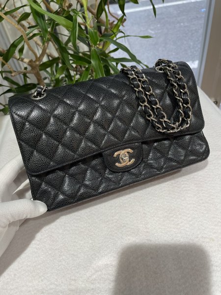 画像1: 【美品】CHANEL シャネルA01112 マトラッセ 25 チェーンショルダー キャビアスキン ブラック シルバー金具 Wフラップ 13番台 中古 ハンドバッグ ショルダーバッグ ダブルフラップ レディース 女性用 黒 ブランド レザー カーフ 希少 レア プレゼント ギフト バック (1)