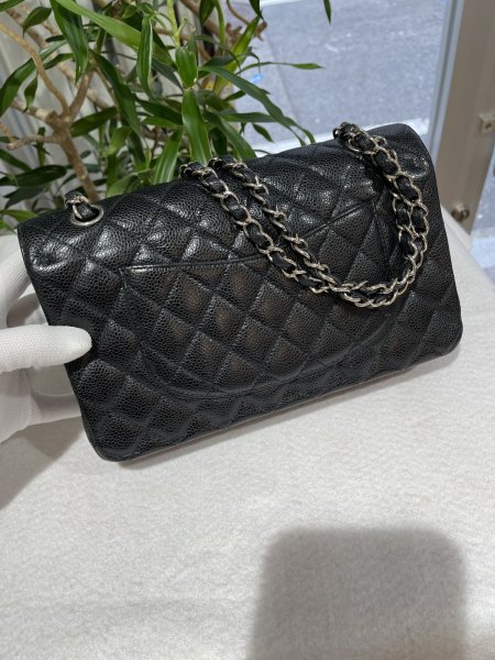 画像2: 【美品】CHANEL シャネルA01112 マトラッセ 25 チェーンショルダー キャビアスキン ブラック シルバー金具 Wフラップ 13番台 中古 ハンドバッグ ショルダーバッグ ダブルフラップ レディース 女性用 黒 ブランド レザー カーフ 希少 レア プレゼント ギフト バック (2)